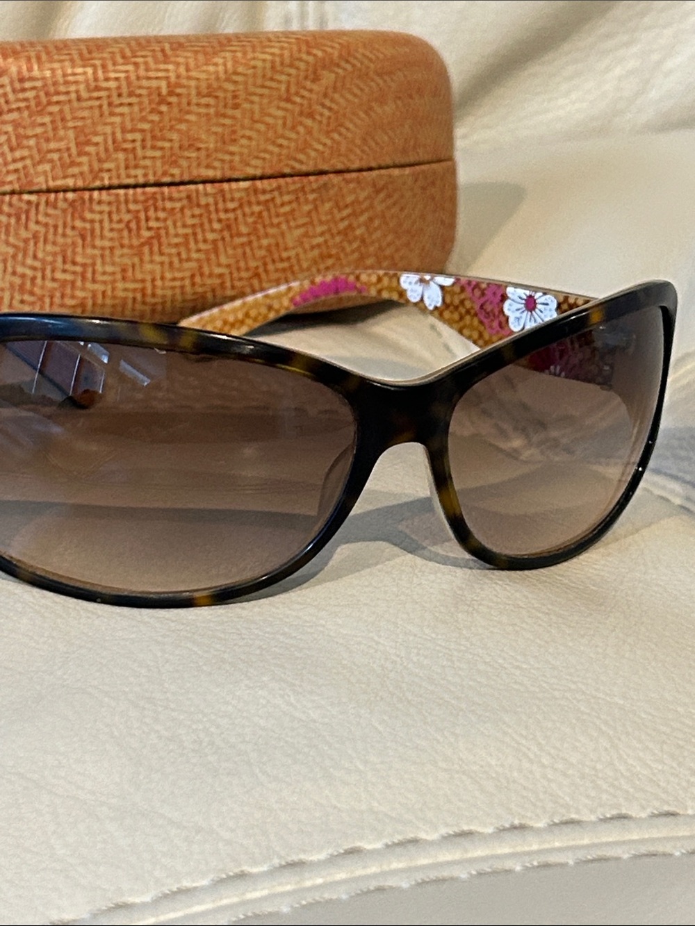 Coach Sarah Women’s Tortoiseshell Sunglasses with Brown Gradient Lenses - Picture 6 of 6
